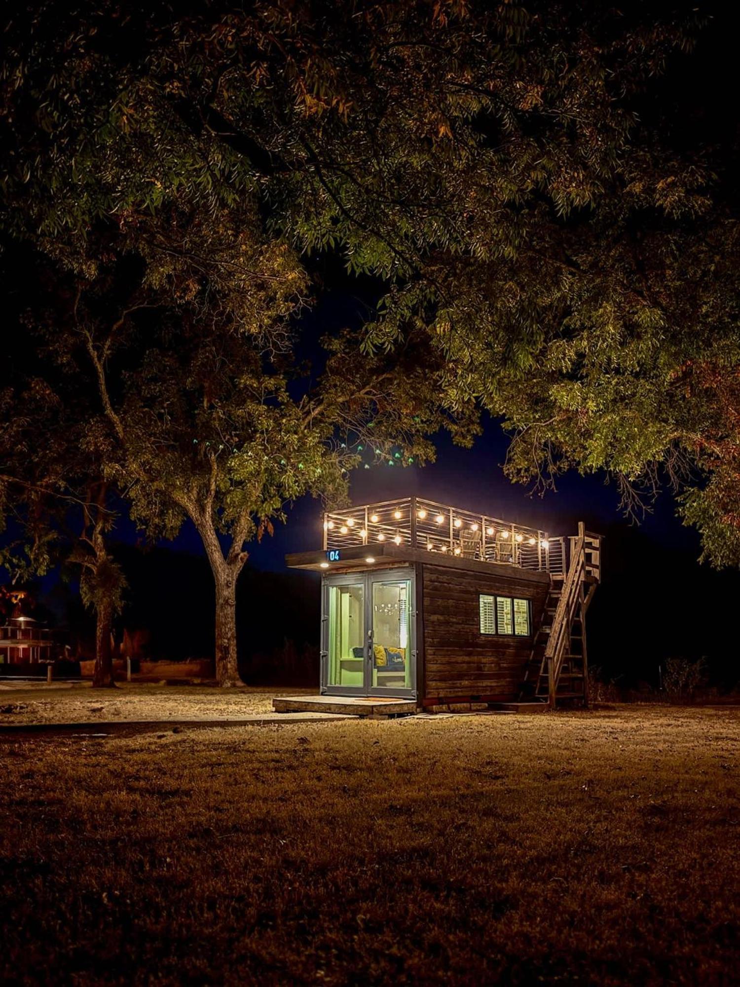 Elegant Container Tiny House Yellow & Blue Waco Eksteriør billede